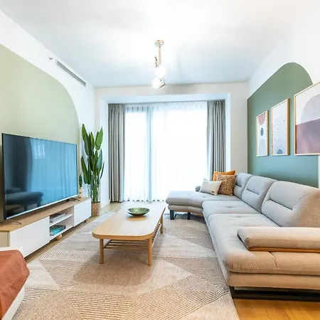 Lejlighed 1-bdr Getaway With Poolgym Near Taksim Square